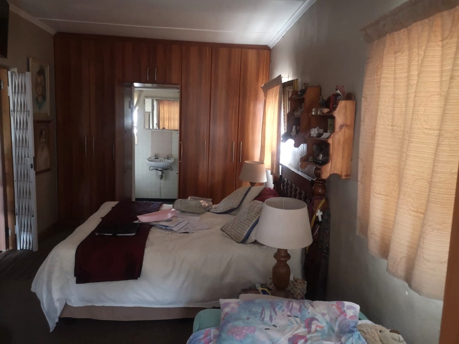 5 Bedroom Property for Sale in Despatch Central Eastern Cape